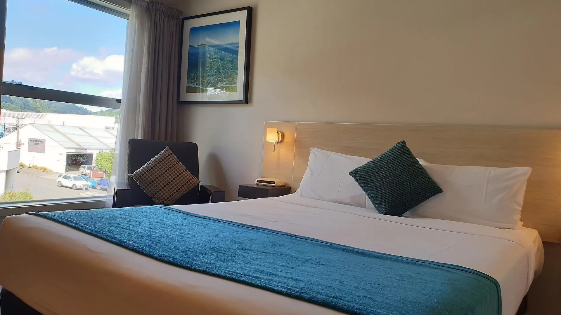 Edit Picton Hotel