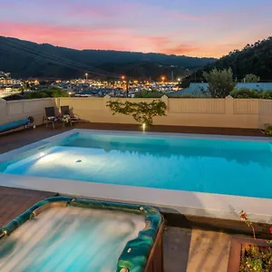 Apartment Fabulous With Private Spa Pool & Gym, Picton